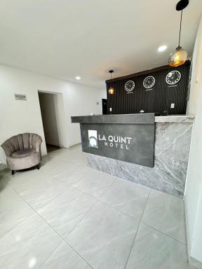 HOTEL LE QUINT - Housity