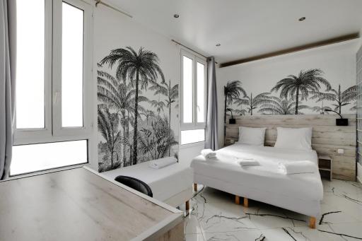 Modern's Hotel - Housity