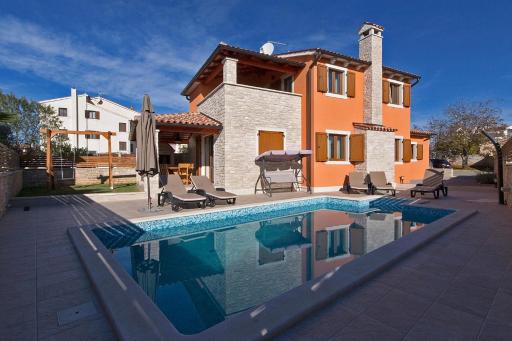 Modern eingerichtetes Ferienhaus mit privaten Swimmingpool und Meerblick - Housity