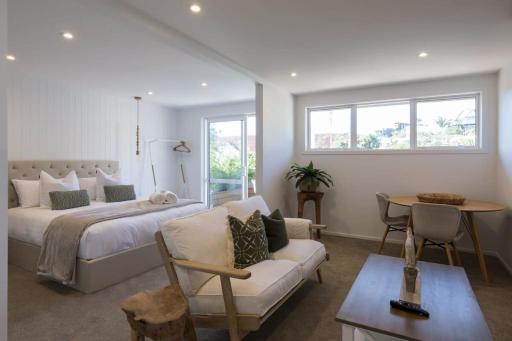Luxury Apart, Balcony & Seaviews, Full Laundry, Kitchen & Heat Pump - Housity