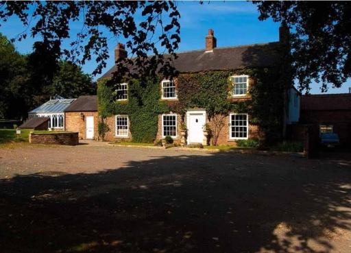 Burtree Country House Rooms with Secluded Hot Tubs - Housity