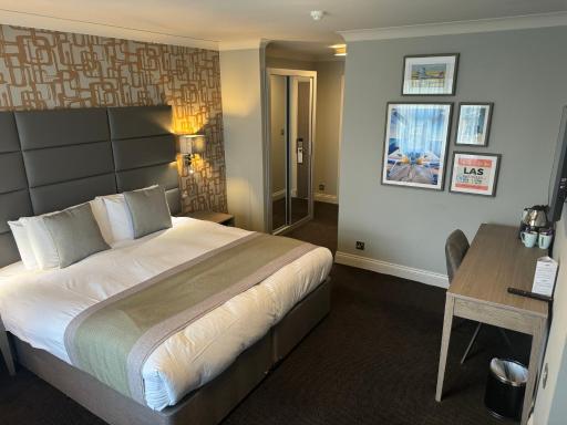 The Essex Golf & Country Club Hotel - Housity