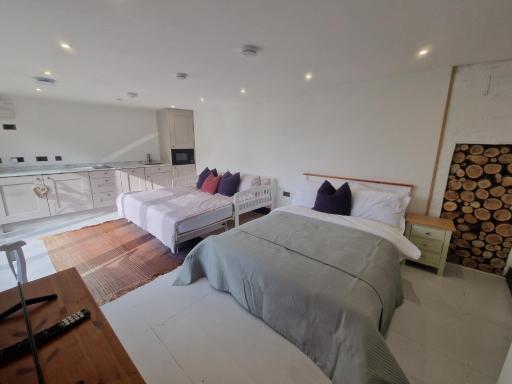Garden Apartment, sleeps 4 - Housity