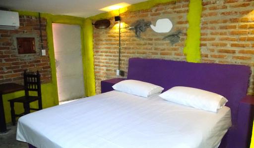 HOTEL PEACE AND LOVE - Housity