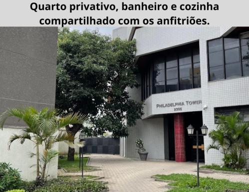 Quarto na região central com alexa integrada e sacada - Housity