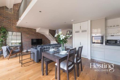 The Henley Retreat - Housity