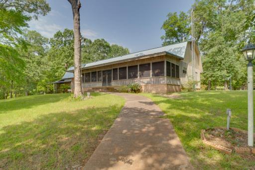 Beautiful Toledo Bend Retreat with Private Dock - Housity