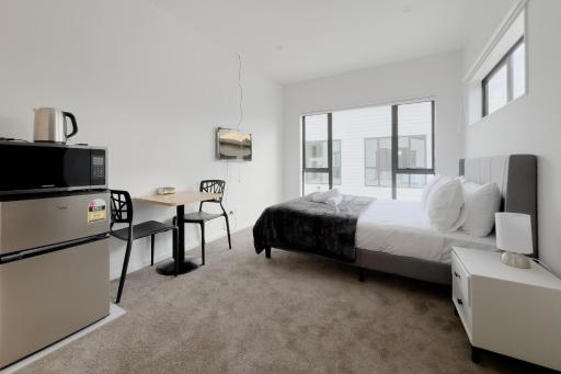 Cozy One-Bedroom Getaway in Takanini - Housity