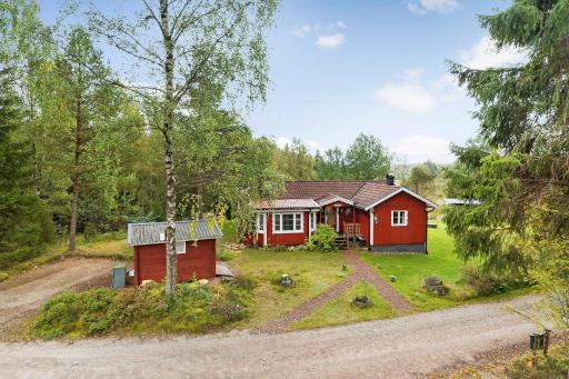 Idyllisch gelegenes ebenerdiges Ferienhaus mit Terrasse und Wintergarten mit traumhaften Blick in die Weite der Umgebung - Housity