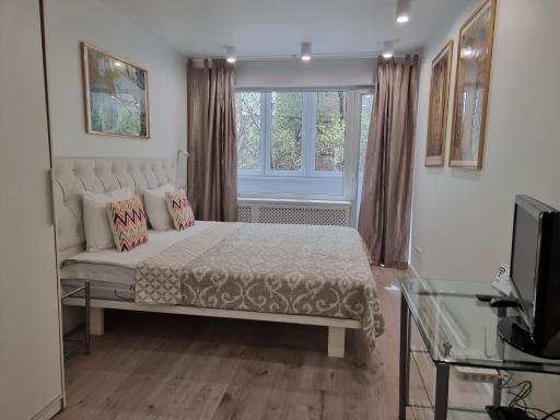 City Inn Riga Apartment, new renovated in Quiet center with balcony with parking - Housity