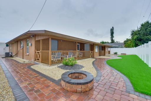 Spacious Bradenton Duplex, 10 Mi to Coquina Beach! - Housity