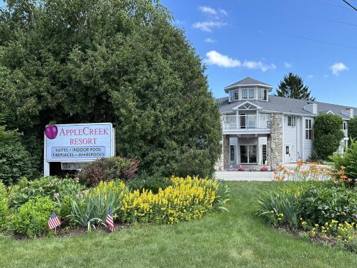 AppleCreek Resort-Hotel & Suites - Housity