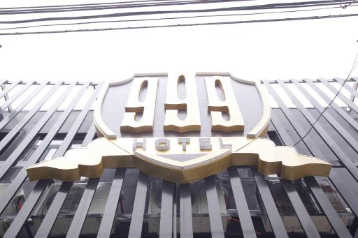 999 Hotel - Housity