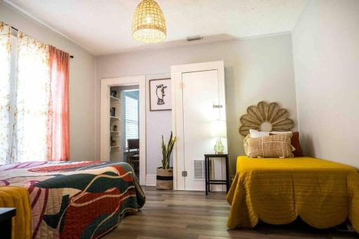 Adorable 1 BR - Heart of Riverside - Sleeps 4 - Housity