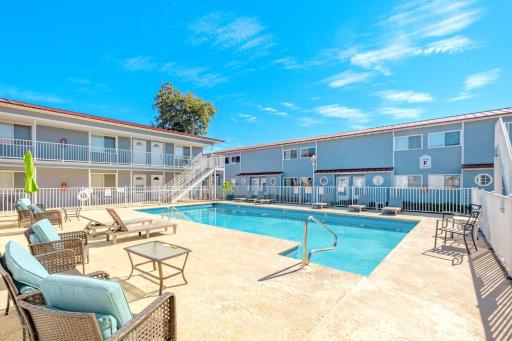 Oak Shores Studio 56 - Housity