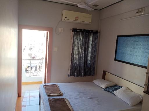 Hotel trimurti - Housity