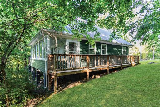 Cozy Cottage w Hot Tub, Fire Pit, WiFi & Sunroom! - Housity