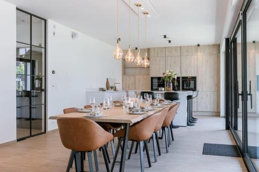 Huswell - Luxurious house with indoor elevator in Knokke - Housity