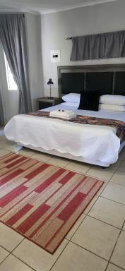Grey lourie Guesthouse - Housity