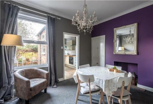 Entire 2-bedroom house with garden - Housity