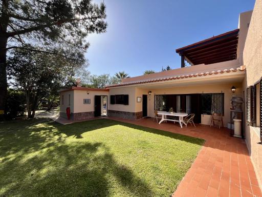 Green Paradise House Pool Garden - Housity
