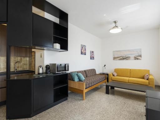 Beachfront Apartment Twin facing the Sea by Interhome - Housity