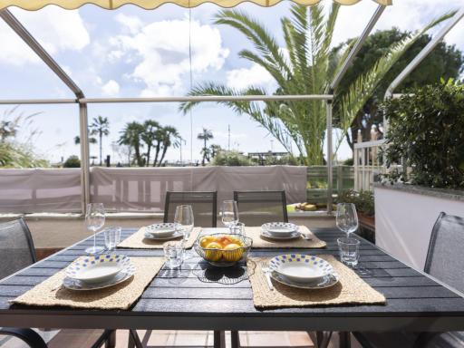Beachfront Apartment Twin facing the Sea by Interhome - Housity