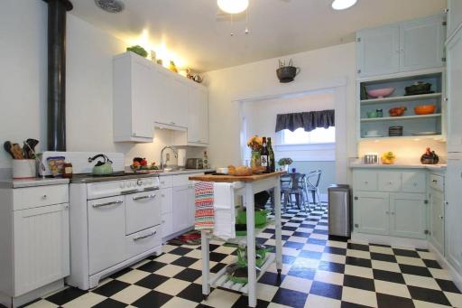 Retro Bungalow - Housity