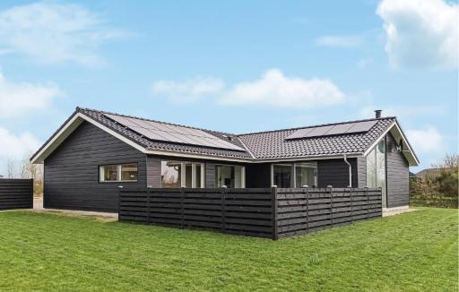 Stunning Home In Tarm With Kitchen - Housity