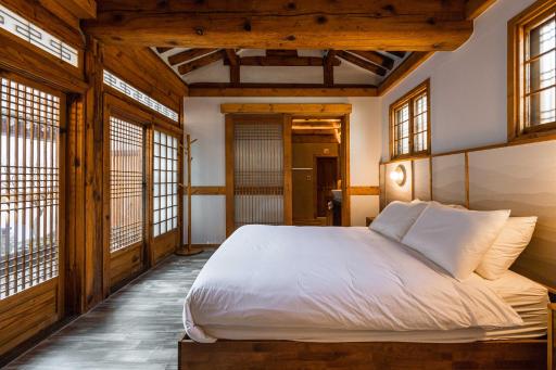 Luxury hanok with private bathtub - SN04 - Housity