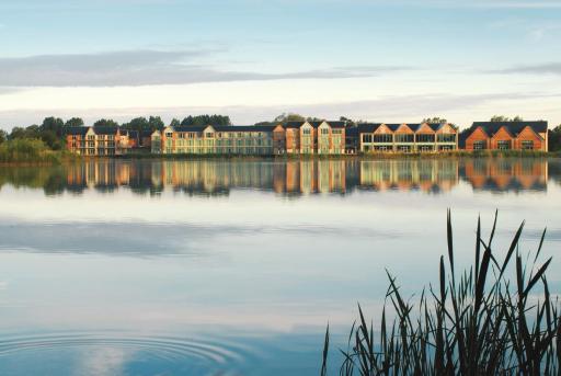 De Vere Cotswold Water Park - Housity