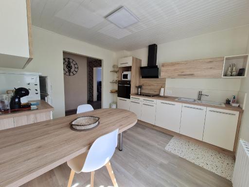Gîte tout confort au bord de la Meuse avec jardin et activités familiales à proximité - FR-1-585-82 - Housity