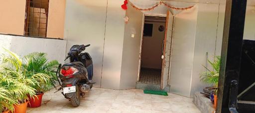 Budget Private Ac Room with Kitchen Near Osho Garden - Housity