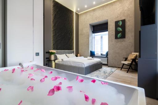Royal romantic apartment with bathtub - Housity