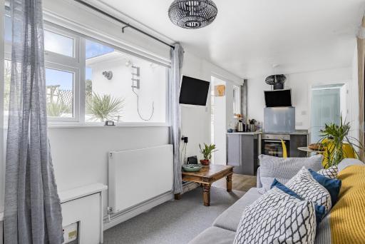 Waters Edge Holiday Home in Hayle, West Cornwall - Housity
