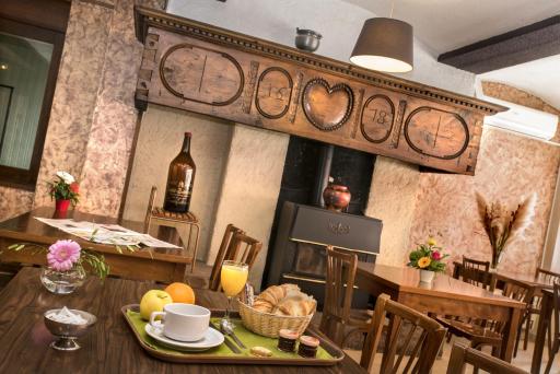 Logis Hotel Restaurant Du Commerce - Housity