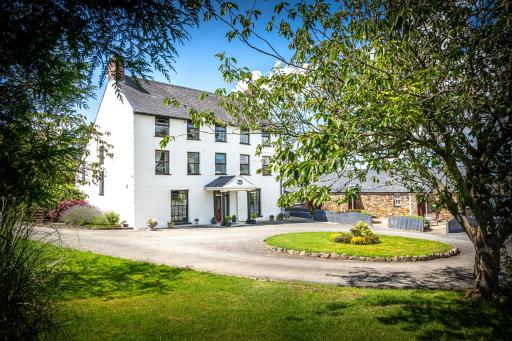 East Hook Farmhouse - Housity