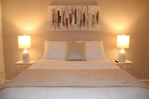 Frontier Traveler Stay - Housity
