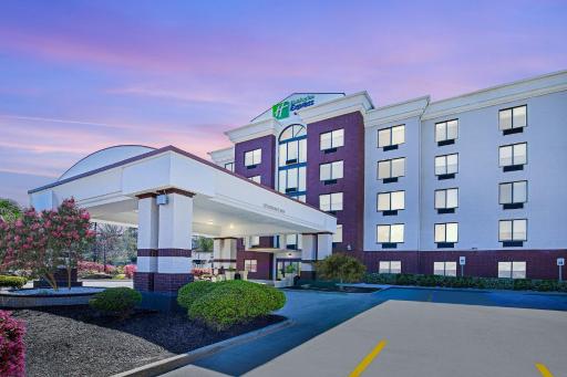 Holiday Inn Express Hotel & Suites Birmingham - Inverness 280 by IHG - Housity
