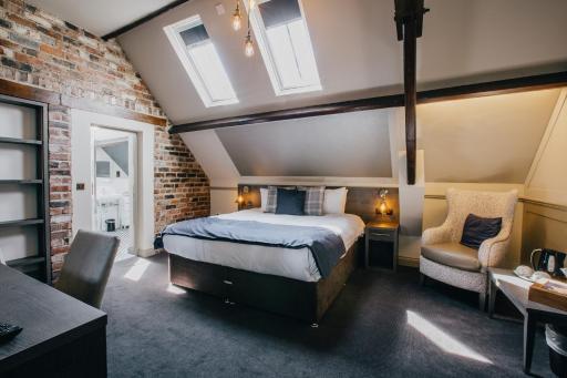 The Duke of Edinburgh Hotel & Bar - Housity