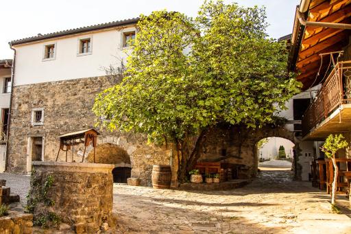 Boutique Rooms & Winery Žorž - Housity