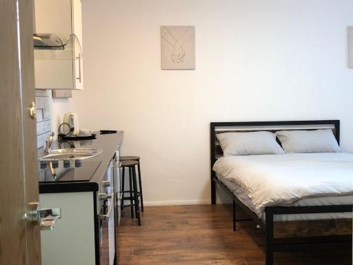 Studio in Bolton town, Short stay studio 5, - Housity