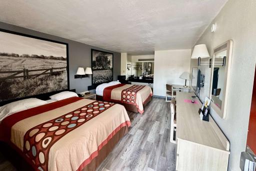 Super 8 by Wyndham Athens TX - Housity