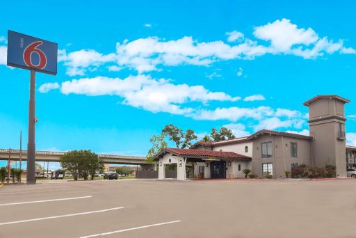 Motel 6-Beaumont, TX - Housity
