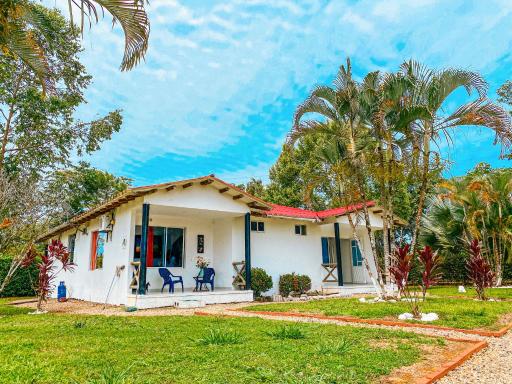 Casa Campestre Laguna Verde - Housity