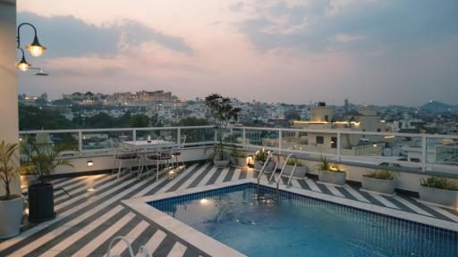 Hotel Naren Villa - Housity