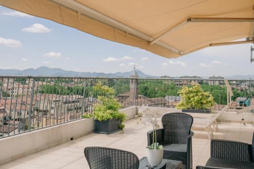 M14 SkyView City Center - Housity