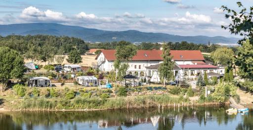 Forteca, pokoje gościnne nad stawem - Housity