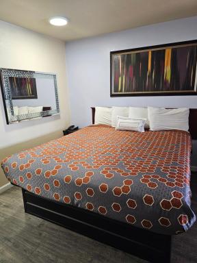 California Suites Motel - Housity