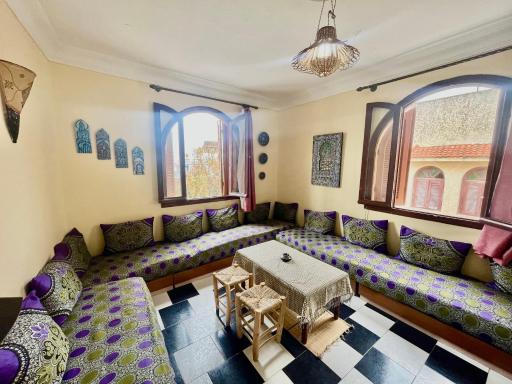 soleado apartamento al lado de la preciosa medina , a 3 minutos de la playa andando II - Housity